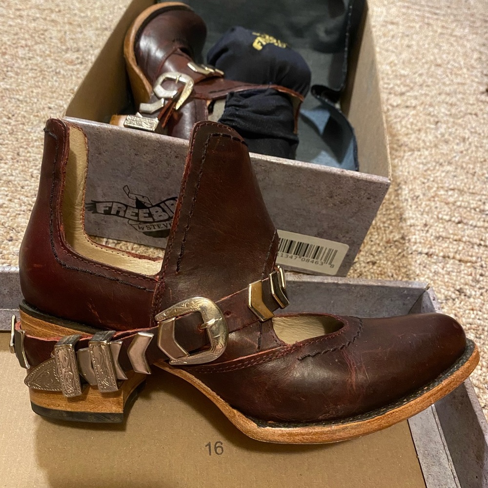 Freebird Red Blade Booties size 7